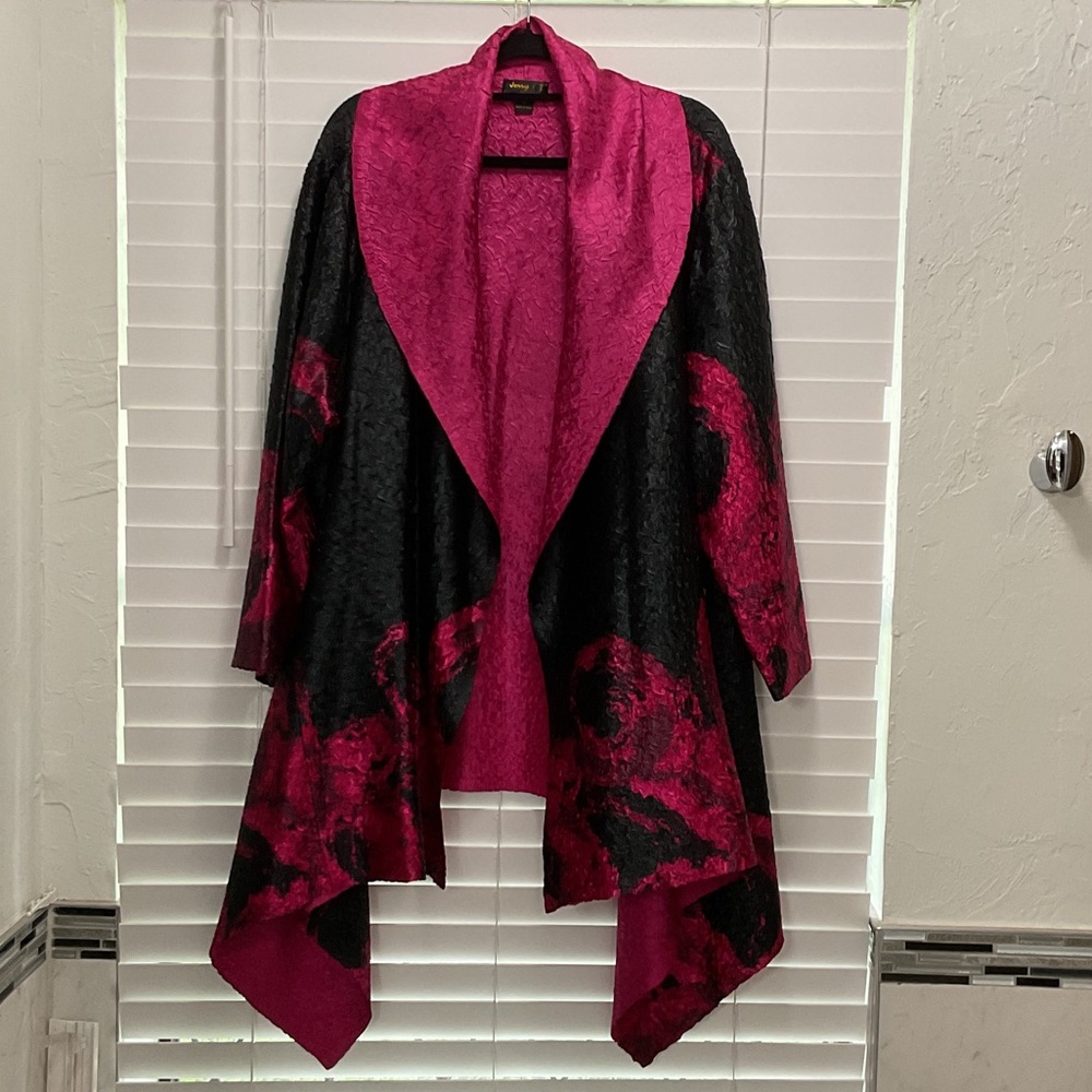 Jerry T. NY reversible Avant Garde Open-Front Draped Jacket in Magenta and Black